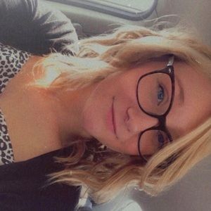 Meet your Posher, Becca